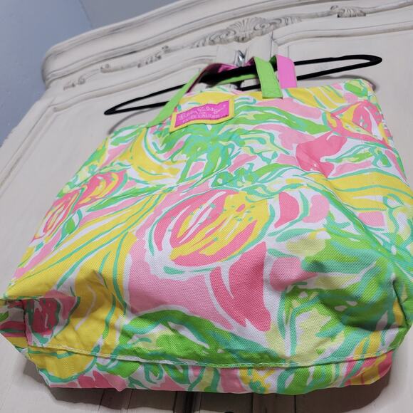 Lilly Pulitzer for Estee Lauder Beach Strawberry Banana Tote Bag - Picture 10 of 14
